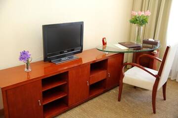 Фото номера Стандартный двухместный номер с 2 отдельными кроватями Отель Парк Отель Бишкек г. Бишкек 5