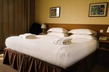 Фото номера Полулюкс Отель City Hotel Bishkek г. Бишкек 3