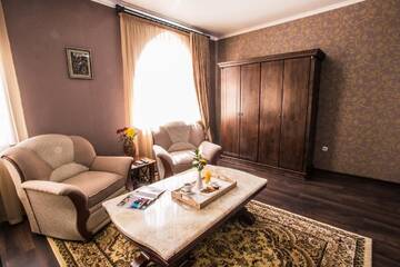 Фото номера Улучшенный двухместный номер с 1 кроватью Отель Shah Palace Hotel г. Бишкек 2