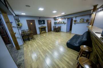 Фото номера Бюджетный двухместный номер с 2 отдельными кроватями Отель Клубный Отель Флагман г. Бишкек 7