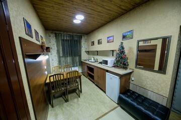 Фото номера Люкс с 2 спальнями и кухней Отель Клубный Отель Флагман г. Бишкек 4