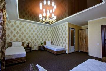 Фото номера Стандартный трехместный номер Отель Hotel Kausar г. Бишкек 7