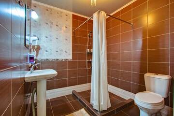 Фото номера Стандартный трехместный номер Отель Hotel Kausar г. Бишкек 8