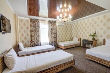 Фото номера Четырехместный номер с ванной комнатой Отель Hotel Kausar г. Бишкек 5