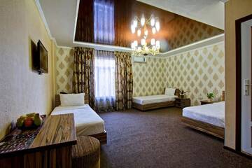Фото номера Стандартный трехместный номер Отель Hotel Kausar г. Бишкек 5