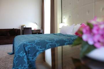 Фото номера Полулюкс Отель Plaza Hotel Bishkek г. Бишкек 3