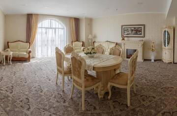 Фото номера Улучшенный люкс Отель Plaza Hotel Bishkek г. Бишкек 6