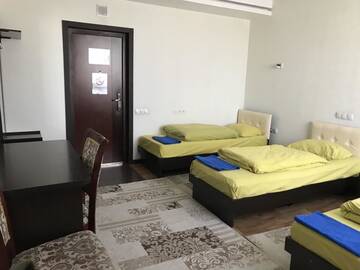 Фото номера Стандартный трехместный номер Хостелы Apple Hostel Bishkek г. Бишкек 5