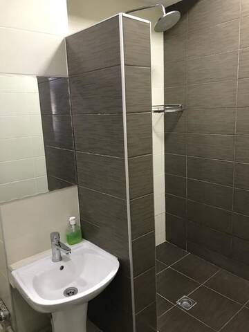 Фото номера Стандартный трехместный номер Хостелы Apple Hostel Bishkek г. Бишкек 3