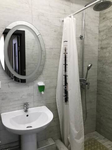 Фото номера Стандартный четырехместный номер Хостелы Apple Hostel Bishkek г. Бишкек 3