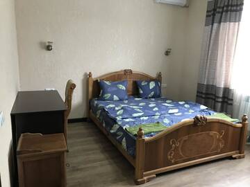 Фото номера Четырехместный номер с общей ванной комнатой Хостелы Apple Hostel Bishkek г. Бишкек 3