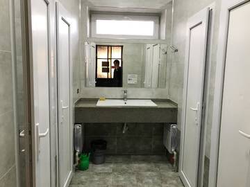 Фото номера Четырехместный номер с общей ванной комнатой Хостелы Apple Hostel Bishkek г. Бишкек 4