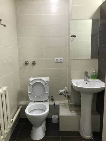 Фото номера Стандартный трехместный номер Хостелы Apple Hostel Bishkek г. Бишкек 2