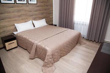 Фото номера Стандартный номер с кроватью размера &quot;king-size&quot; Отель Lumarc Hotel г. Бишкек 7