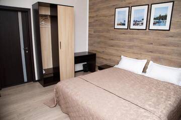 Фото номера Стандартный номер с кроватью размера &quot;king-size&quot; Отель Lumarc Hotel г. Бишкек 10