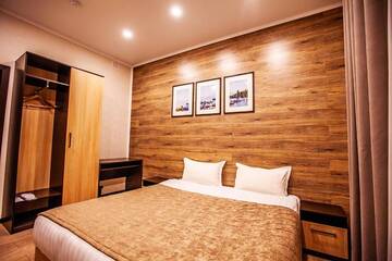 Фото номера Стандартный номер с кроватью размера &quot;king-size&quot; Отель Lumarc Hotel г. Бишкек 13
