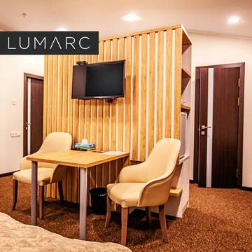 Фото номера Улучшенный номер с кроватью размера «king-size» Отель Lumarc Hotel г. Бишкек 4