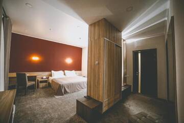 Фото номера Улучшенный номер с кроватью размера «king-size» Отель Lumarc Hotel г. Бишкек 5
