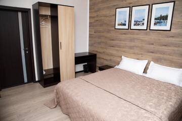 Фото номера Стандартный номер с кроватью размера &quot;king-size&quot; Отель Lumarc Hotel г. Бишкек 6