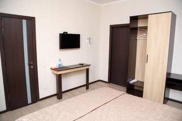 Фото номера Стандартный номер с кроватью размера &quot;king-size&quot; Отель Lumarc Hotel г. Бишкек 5