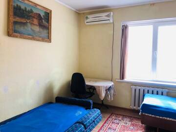 Фото номера Стандартный двухместный номер с 2 отдельными кроватями Хостелы Mukarama-Apa г. Бишкек 2