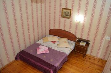 Фото номера Стандартный двухместный номер с 1 кроватью Гостевой дом Lotos Guest House г. Бишкек 8