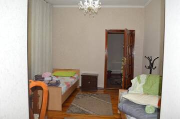Фото номера Семейный номер с общей ванной комнатой Гостевой дом Lotos Guest House г. Бишкек 9
