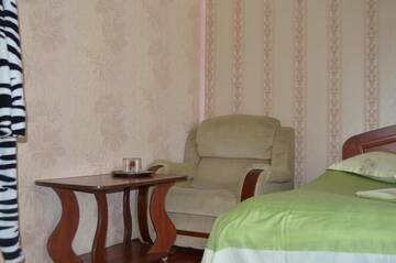 Фото номера Стандартный двухместный номер с 1 кроватью Гостевой дом Lotos Guest House г. Бишкек 7