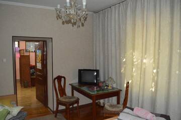 Фото номера Семейный номер с общей ванной комнатой Гостевой дом Lotos Guest House г. Бишкек 8