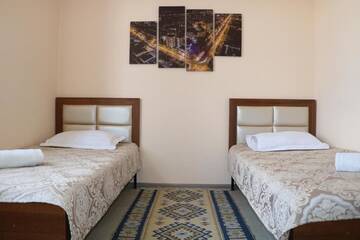 Фото номера Двухместный номер с 2 отдельными кроватями Отель Viva Hotel Bishkek г. Бишкек 2