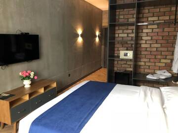 Фото номера Бюджетный двухместный номер с 1 кроватью Отель Bugu Hotel Bishkek г. Бишкек 3