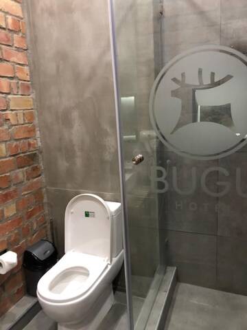 Фото номера Бюджетный двухместный номер с 2 отдельными кроватями Отель Bugu Hotel Bishkek г. Бишкек 4