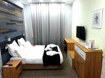 Фото Отели типа «постель и завтрак» Small Hotel г. Бишкек 1