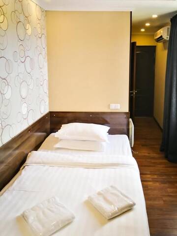 Фото номера Улучшенный одноместный номер Отель Salut Hotel г. Бишкек 16