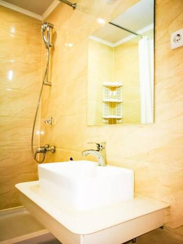 Фото номера Улучшенный одноместный номер Отель Salut Hotel г. Бишкек 17
