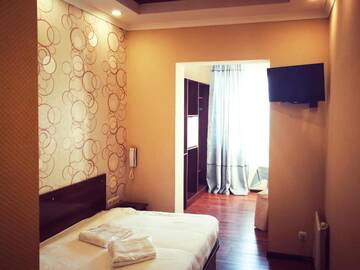 Фото номера Улучшенный одноместный номер Отель Salut Hotel г. Бишкек 2