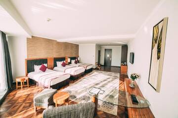 Фото номера Стандартный трехместный номер Отель Damas International Hotel г. Бишкек 3