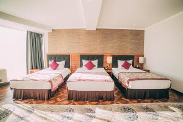 Фото номера Стандартный трехместный номер Отель Damas International Hotel г. Бишкек 4