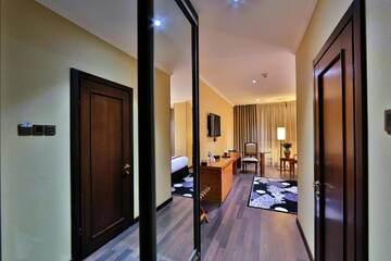 Фото номера Стандартный одноместный номер Отель Damas International Hotel г. Бишкек 4