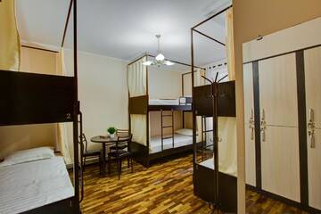 Фото номера Кровать в общем 6-местном номере для мужчин и женщин Хостелы Centre hostel г. Бишкек 3