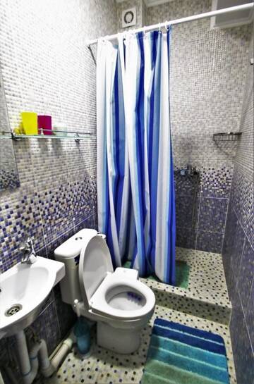 Фото номера Одноместный номер с ванной комнатой Гостевой дом Tiny Hotel Bishkek г. Бишкек 16