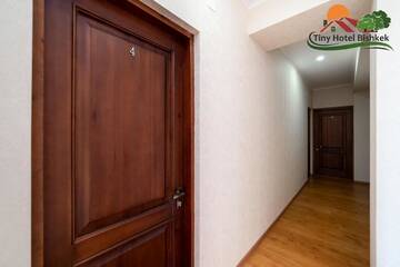 Фото номера Одноместный номер с ванной комнатой Гостевой дом Tiny Hotel Bishkek г. Бишкек 13