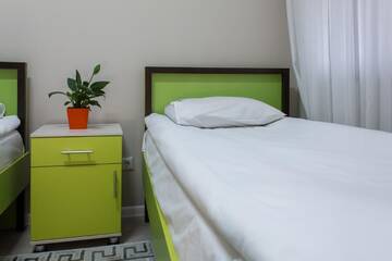 Фото номера Двухместный номер с 2 отдельными кроватями Хостелы Compass Hostel г. Бишкек 9