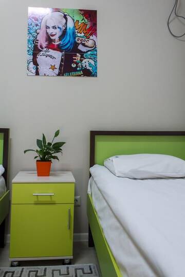 Фото номера Двухместный номер с 2 отдельными кроватями Хостелы Compass Hostel г. Бишкек 10