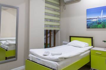 Фото номера Двухместный номер с 2 отдельными кроватями Хостелы Compass Hostel г. Бишкек 6