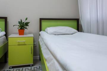 Фото номера Двухместный номер с 2 отдельными кроватями Хостелы Compass Hostel г. Бишкек 17
