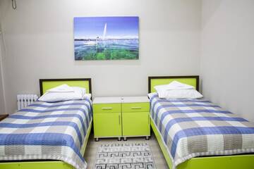 Фото номера Двухместный номер с 2 отдельными кроватями Хостелы Compass Hostel г. Бишкек 23
