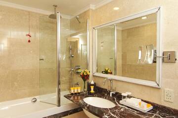 Фото номера Двухместный номер Делюкс с 2 отдельными кроватями Отель Orion Hotel Bishkek г. Бишкек 3