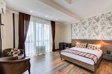 Фото номера Люкс Отель Bishkek Centrum Hotel г. Бишкек 2