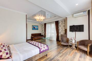 Фото номера Люкс Отель Bishkek Centrum Hotel г. Бишкек 3